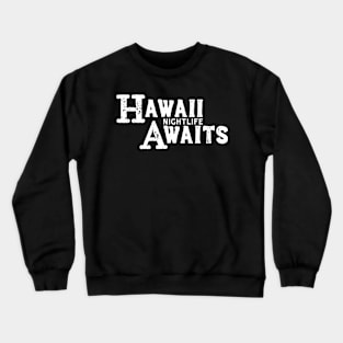 Hawaii Nightlife Awaits – Tourist Vacation Design Crewneck Sweatshirt